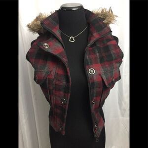 Fun vintage cropped vest by ZLC in junior M